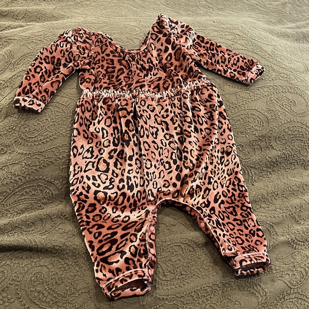 Girls Isobella & Chloe 6 mos velvet romper